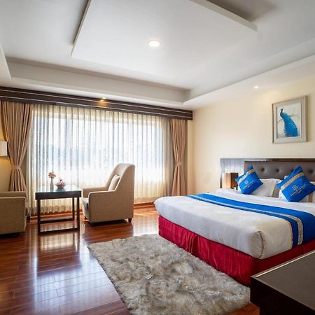 พาเล็ต - แชงกรีลา บลู โฮเต็ล Hotel Lalitpur ภายนอก รูปภาพ