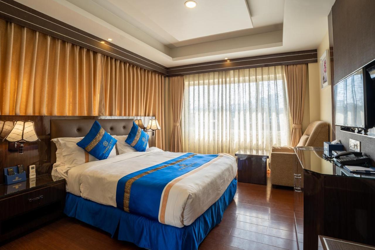 พาเล็ต - แชงกรีลา บลู โฮเต็ล Hotel Lalitpur ภายนอก รูปภาพ