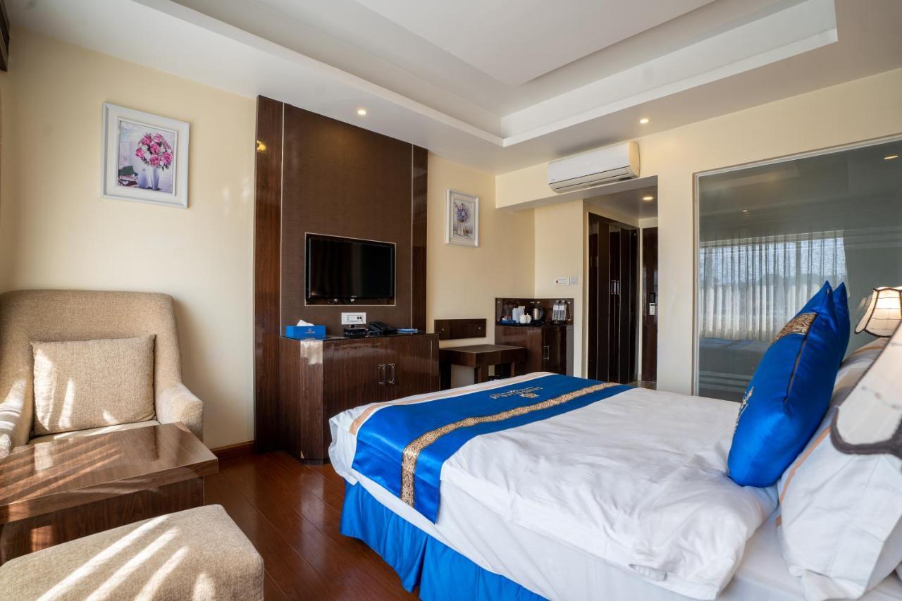 พาเล็ต - แชงกรีลา บลู โฮเต็ล Hotel Lalitpur ภายนอก รูปภาพ