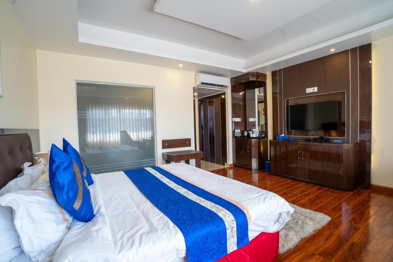 พาเล็ต - แชงกรีลา บลู โฮเต็ล Hotel Lalitpur ภายนอก รูปภาพ